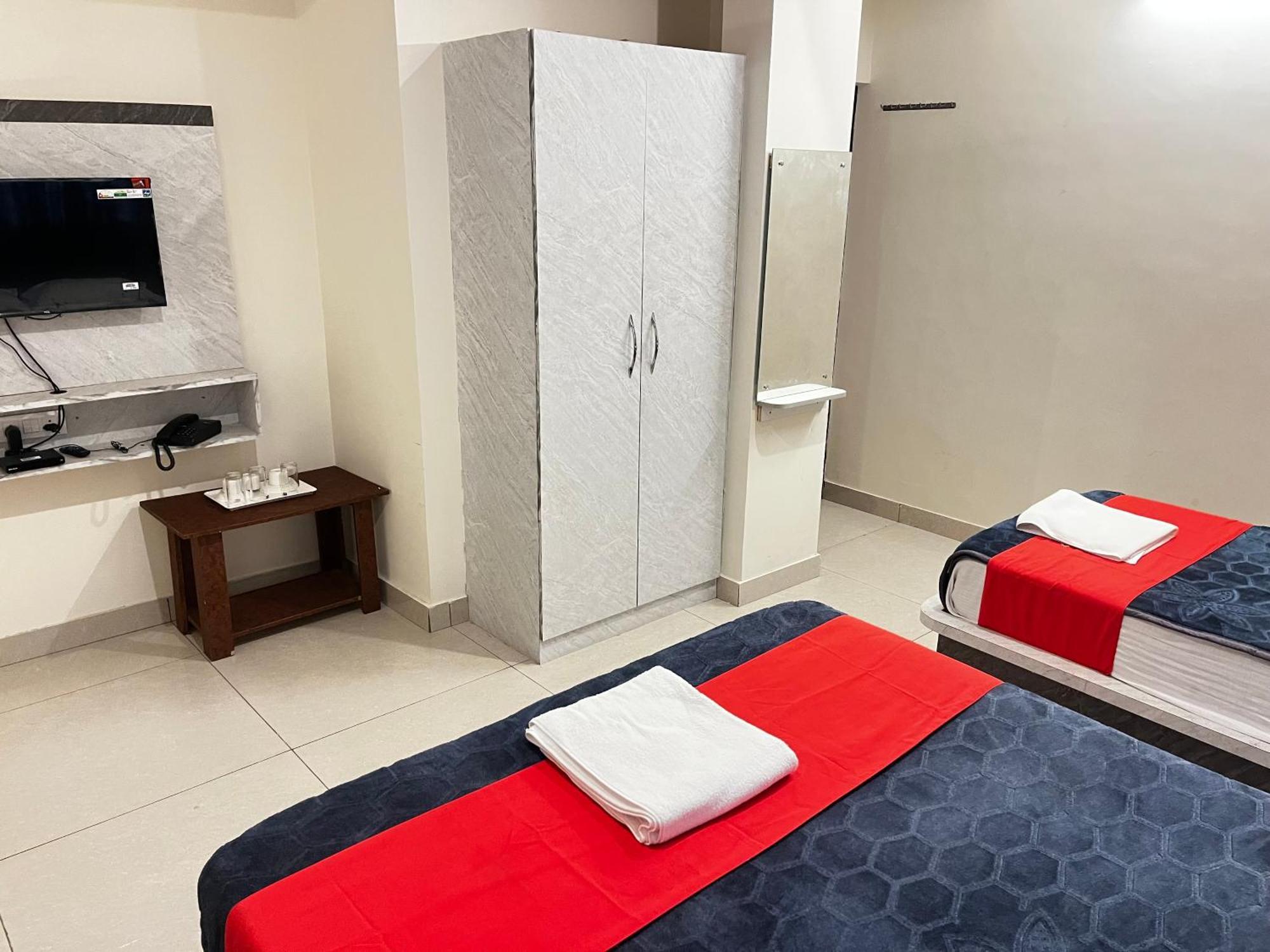 Hotel Raj Comfort Bangalore Extérieur photo